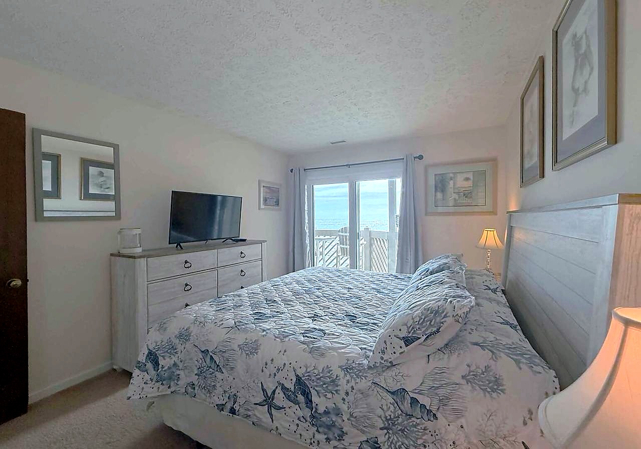 Primary bedroom with a king bed and ocean view